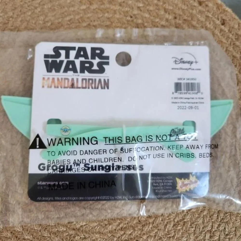 Disney Star Wars The Child Grogu Mandalorian Sunglasses Sun-Staches Baby Yoda